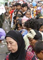 Indonesians queue for food at Jatinegara in east Jakarta on Thursday. More heavy rains struck Indonesia's capital hampering clean-up efforts and piling on misery for hundreds of thousands of people camping out in 