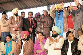 Congress candidate from Kharar Balbir Singh Sidhu and Union Minister of State for Finance Pawan Kumar Bansal at a rally in Kharar 