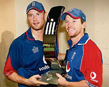 England captain Andrew Flintoff (left) and team-mate Paul Collingwood hold the trophy after defeating Australia in the second final of the tri-series at the Sydney Cricket Ground 