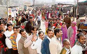 Devotees pay obeisance at Shiv Mandir, Saketri, on the occasion of Mahashivratri