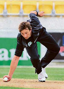 New Zealands Shane Bond dives to take a low catch to dismiss Australias Cameron White during first match of the Chappell-Hadlee series in Wellington on Friday.