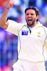 Sri Lankas Sanath Jayasuriya (left) and Pakistans Shahid Afridi have single-handedly won many matches for their teams