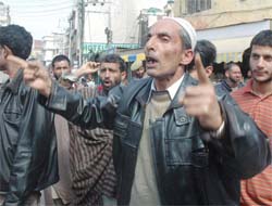 Stranded passengers protest against the government near Chief Minister Ghulam Nabi Azads residence in Jammu on Sunday. 