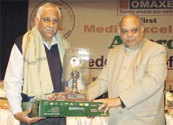 Delhi Industries and Labour Minister Mangat Ram Singhal presenting the first Media Excellency Award to Ashok Sharma, Deputy Director, Public Relations Department, Haryana Government. 