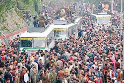 Stranded passengers throng the buses for taking them to the Air Force station for being airlifted to Srinagar