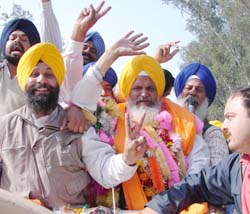 Hira Singh Gabria, who took the oath of office and secrecy as a cabinet minister in Mohali on Friday, being accorded a warm reception on his arrival in Ludhiana