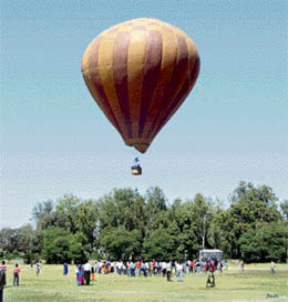 Many visitors like the thrill of flying in a hot air balloon. 