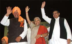 BJP Rajya Sabha MP Dara Singh, Delhi Chief Minister Sheila Dikshit and Delhi Health Minister Yoganand Shastri during the Jat Mahasabha Rally in the Capital on Friday