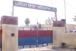 Operation cover up! In an attempt to throw a veil of secrecy over their catch, the Behram police locked the gate of police station