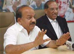 Delhi BJP president Harsh Vardhan and senior party leader Vijay Kumar Malhotra addressing a press conference on the sealing issue in the Capital on Sunday
