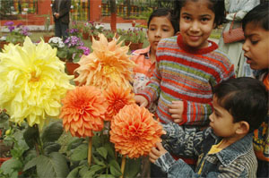 Lt Gen Noble Thamburaj, GOC, 11 Corps, opened Flower Show 2007 at Jawahar Garden, Jalandhar Cantt