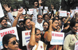 Members of United Forum of Bank Unions shouting for their demands during a demonstration in the Capital
