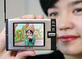 Sony unveils the new card-sized digital TV "XDV-100" in Tokyo