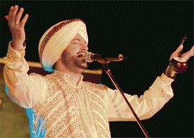 Punjabi singer Malkit Singh performs at Sinm organised by the Panjab University Campus Students’ Council in Chandigarh