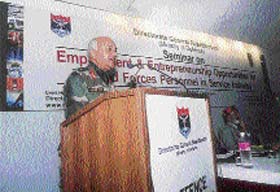 The Western Army Commander, Lieut-Gen Daljeet Singh, addresses the seminar on “Employment and entrepreneurship opportunities for armed forces personnel”