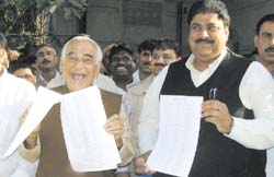 Bhartiya Janshakti Party chief Mr Madan Lal Khurana releasing the list