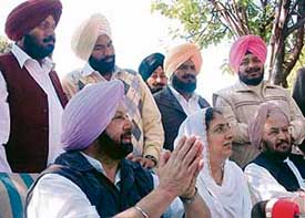 Amarinder Singh and Rajinder Kaur Bhattal speak about the Congress decision to take on the SAD on the dilution of pre-poll promises in Chandigarh on Thursday
