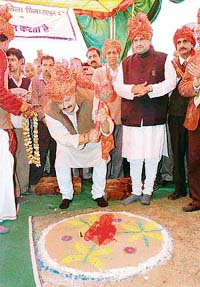 Forest minister Ramlal Thakur performs a ceremony to declare the seven-day Nalwari fair open at Bilaspur
