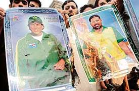Posters of Younis Khan and Inzamam go up in flames in Peshawar