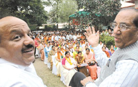 President of BJPs Delhi unit Dr Harsh Vardhan and senior leader Vijay Kumar Malhotra addressing candidates selected for the MCD polls