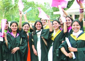 Students from Hans Raj Mahila Maha Vidyalaya after receiving their degrees in Jalandhar