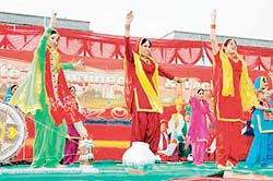 Students perform gidha at RIMT
