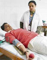 Sudhir Mudgal donates blood on Bhagat Singh’s martyrdom day in Ludhiana