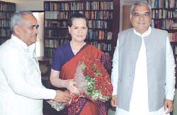 The Working President of Haryana Pradesh Congress Committee Ram Prakash greeting Congress president Sonia Gandhi after being elected unopposed to Rajya Sabha from Haryana