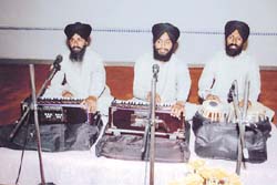 Kirtan Durbar being performed by Bhai Palwinder Singh at Gurdwara Madhu Vihar