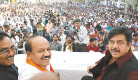 Cine star-turned-politician Shatrughan Sinha share the dais with president of BJPs Delhi unit Dr Harsh Vardhan and MLA from Yamuna Vihar Sahib Singh Chauhan at a campaign rally, for the forthcoming election to the MCD House. 