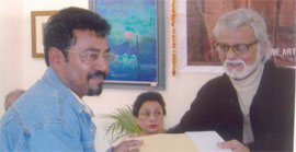 Basudeb Biswas receives Aifacs award from Satish Gujral