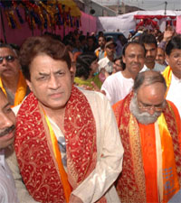 Ram of tele-screen Arun Govil with his guru Kumar Swami.