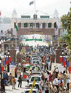 First SAARC countries rally crosses over to Pakistan at Wagah joint check post