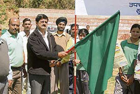 Kangra Deputy Commissioner Bharat Khera flags off the run-for-rife rally to create awareness about AIDS at Dharamsala on Thursday. 