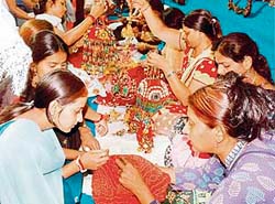 Artisans from Gujarat, Jaipur, Kolkata demonstrate their handicrafts during Karigari Craft Bazar organised in Ludhiana