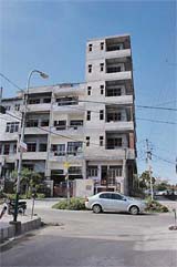 Six-storey building constructed in violation of bylaws at Kabir Park opposite Guru Nana Dev University on the Amritsar-Wagah road