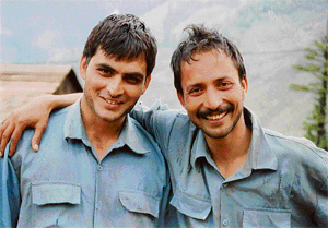 TIL: A movie called '1971' based on true story revolves around 6 brave soldiers who escape from the clutches of the Pakistan Army. starring Manoj Vajpayee and written by Piyush Mishra. Manoj