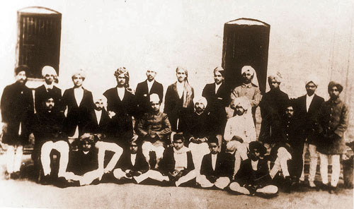 A rare historical photograph of students and staff of National College, Lahore, which was started by Lala Lajpat Rai for education of students participating in the non-cooperation movement. Shaheed Bhagat Singh can be seen standing fourth from the right.