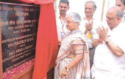 Delhi Chief Minister Sheila Dikshit at the foundation stone laying ceremony along with Industry Minister Mangat Ram Singhal.