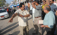 Mayor admonishes officials for pathetic state of roads.