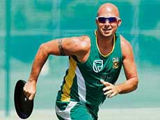 South Africas Herschelle Gibbs during a practice session in St Georges on Thursday. The Proteas take on New Zealand on Saturday. 