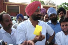Congress MLA from Bholath Sukhpal Khaira and his supporters express their resentment against allotment of tender for lifting wheat from the Lahan Ke Padde grain market in Kapurthala district on Thursday. The protesters, including Khaira, were later arrested by the police.