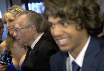 Veteran CNN talk show host Larry King (second from left) and American Idol cast-off Sanjaya Malakar (right) arrive for the annual White House Correspondents' Association dinner in Washington