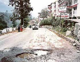 Deep potholes on the Kullu-Manali road, which falls within the Manali municipal limits, clearly depicts negligence of the authorities concerned.