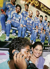 Sri Lankas sprint queen Susanthika Jayasinghe (left) speaks to Mahela Jayawardena on Monday while beauty queen Rossi Senanayeka looks on during a well wishing campaign for the Sri Lankan team ahead of Sri Lankas semifinal match against New Zealand.