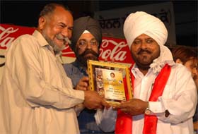Mohammad Sadiq receives an award from Puran Chand Wadali