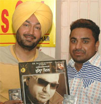 Golden Star Malkit Singh releases new album of Dalwinder Dayalpuri Khulla Dil in Jalandhar