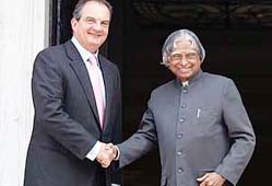 Greek Prime Minister Costas Karamanlis welcomes President A.P.J. Abdul Kalam in Athens.