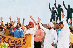 Members of Krantikar Shaheed Bhagat Singh Sewa Dal (regd) protest against the company distorting the image of Shaheed Bhagat Singh, in front of his statue at Jagraon