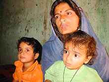 Girdhari Lals wife, with her children, waits impatiently for the return of her husband, who crossed the border and is now in a Pak jail. Photo: Sarbjeet Singh